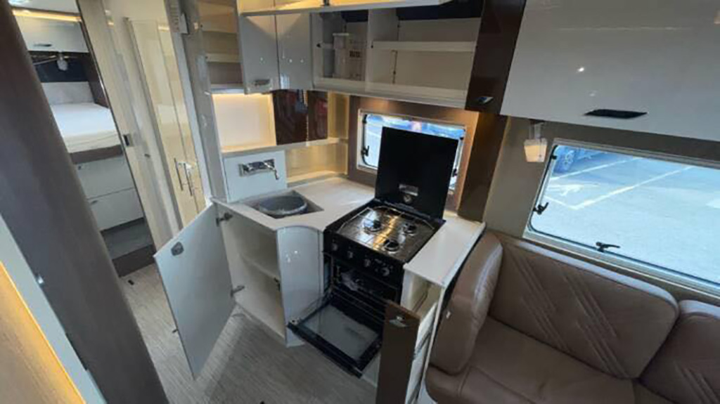 Mercedes Elegance Burstner Motorhome side photo 4