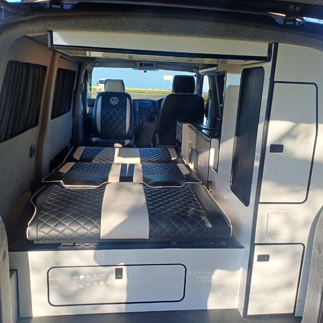 Volkswagen T5 Campervan side photo 4