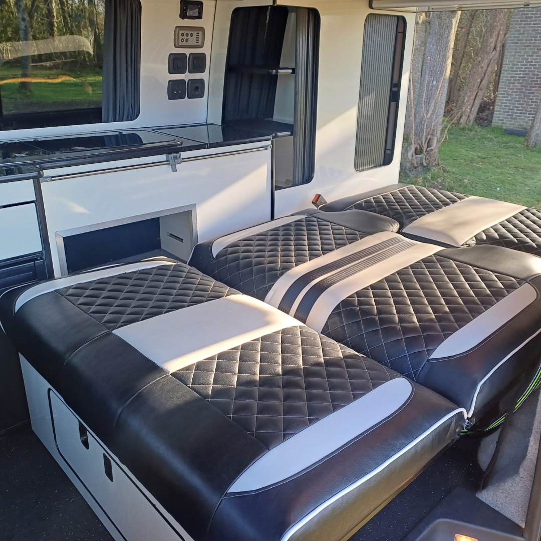 Volkswagen T5 Campervan side photo 3