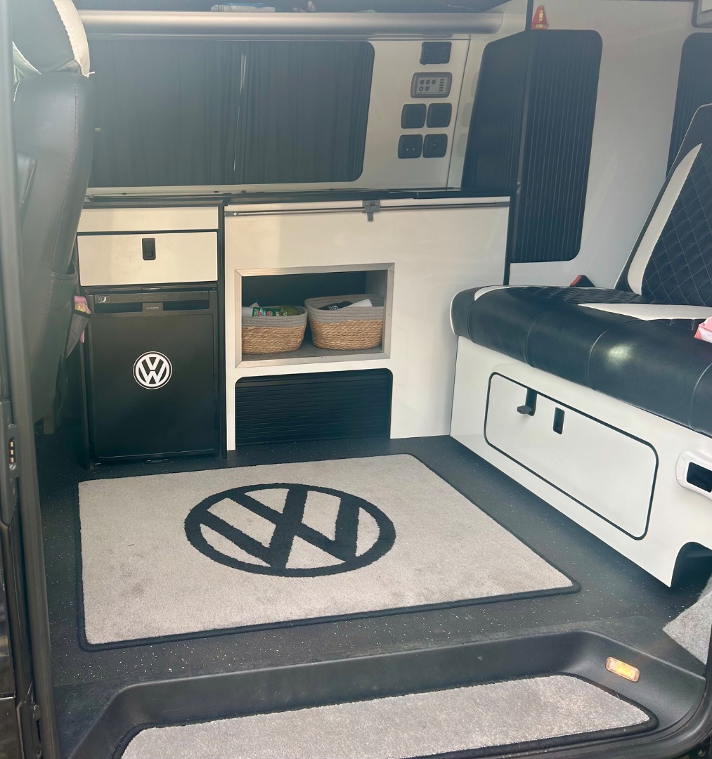 Volkswagen T5 Campervan side photo 2