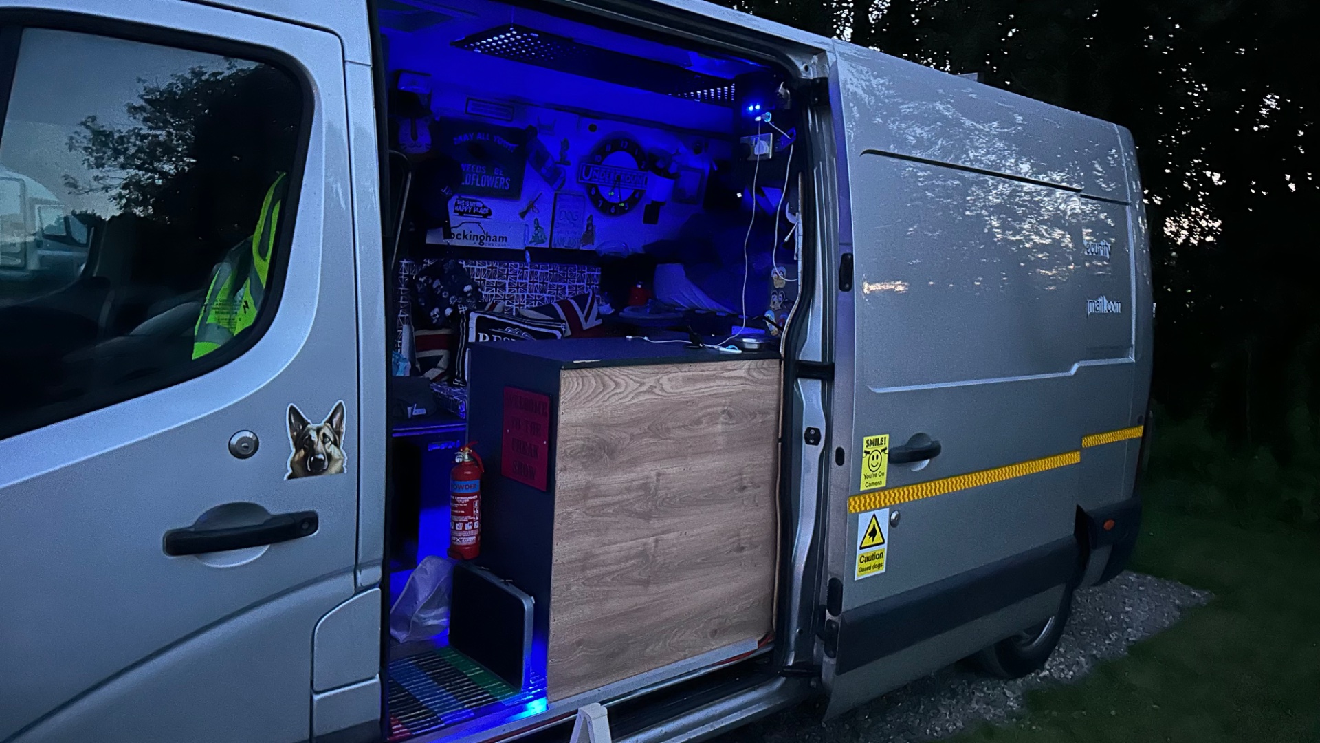 Looking for off Grid Weekender, Full Time, or Holidays - Get in and Drive Away side photo 2