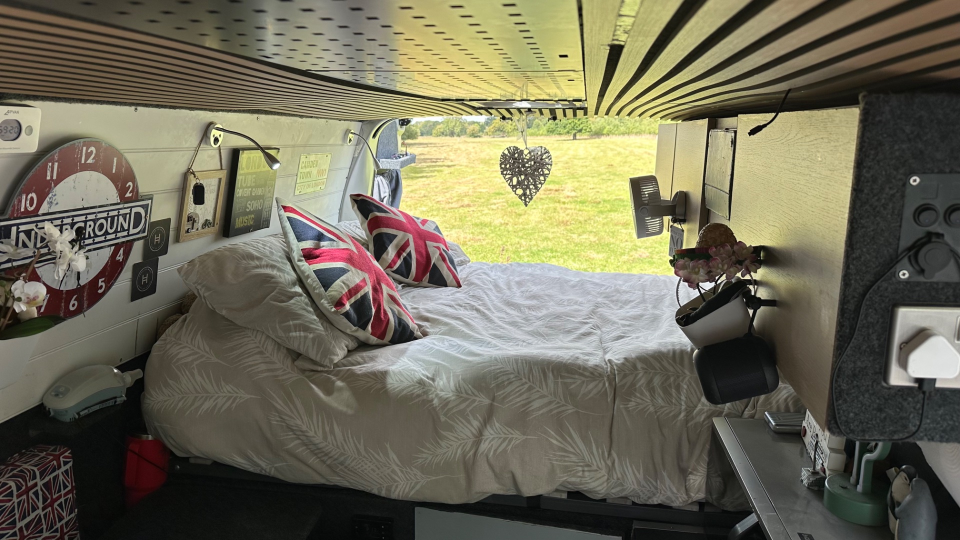 Looking for off Grid Weekender, Full Time, or Holidays - Get in and Drive Away side photo 4