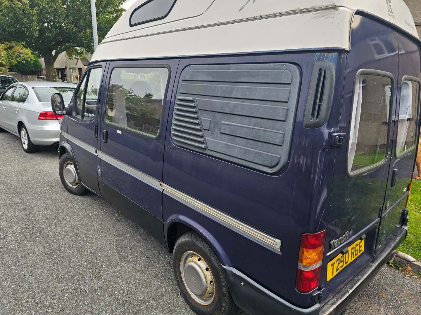 Ford Transit 2.5 DI Leisuredrive side photo 2