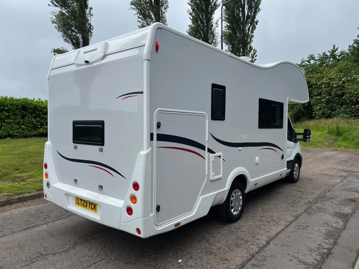 Roller Team Zefiro 675 Auto Motorhome, 6 Sleeps, 6 Berth side photo 1