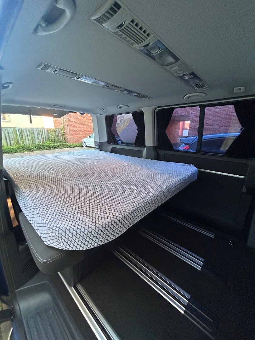 2007 2.5tdi 130 BNZ Shuttle T30 with Caravelle Interior, 6 Seats & T5.1 Facelift side photo 1