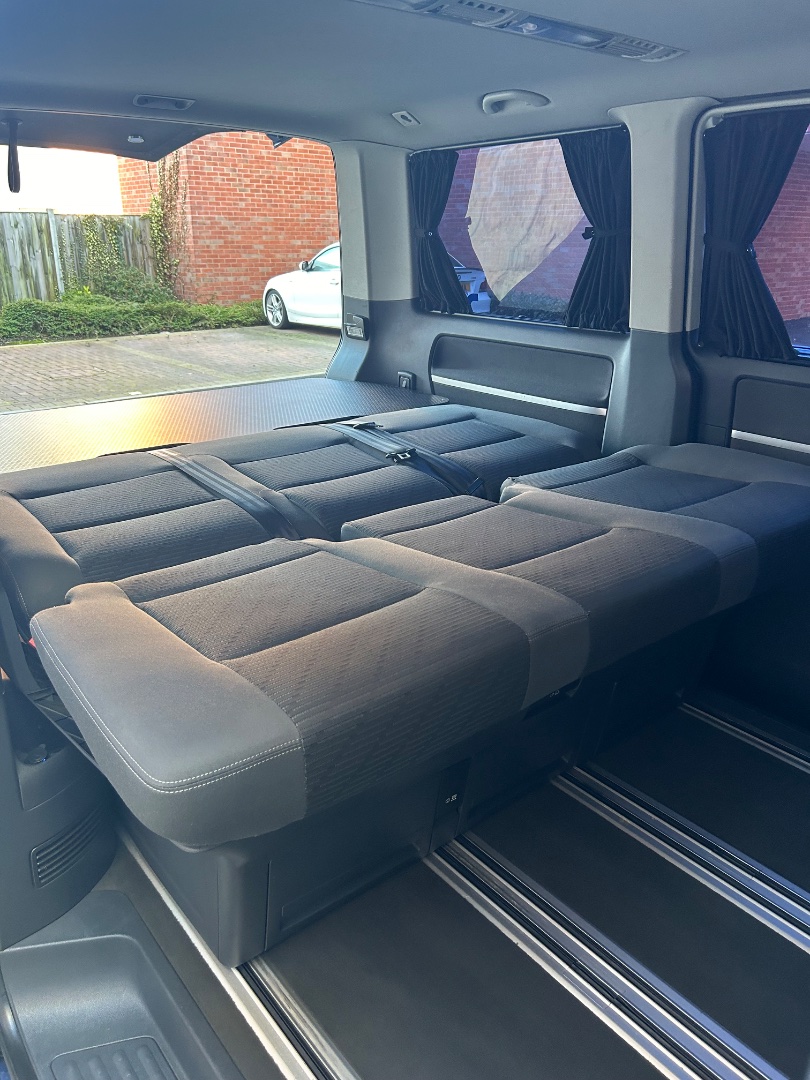 2007 2.5tdi 130 BNZ Shuttle T30 with Caravelle Interior, 6 Seats & T5.1 Facelift side photo 2